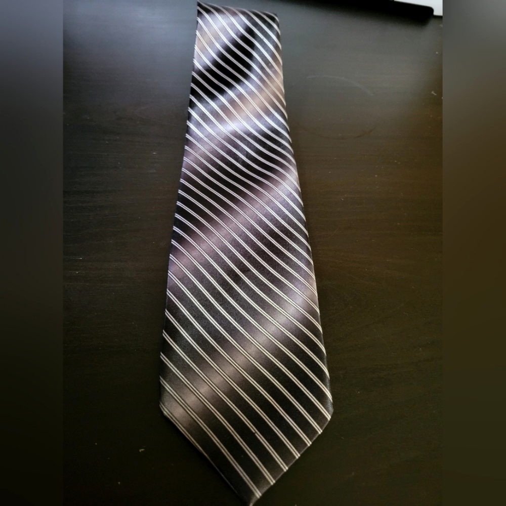 Echo polyester men's tie. Silver and black striped.